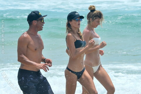 Alessandra Ambrosio nude photo 47