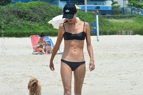 Alessandra Ambrosio nude photo 45