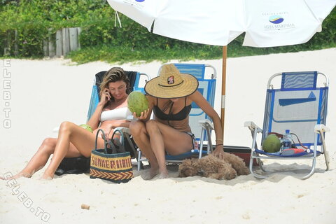 Alessandra Ambrosio nude photo 38