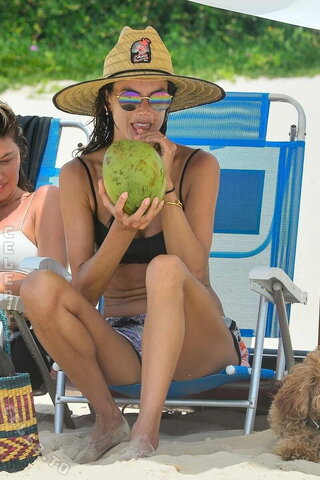 Alessandra Ambrosio nude photo 33
