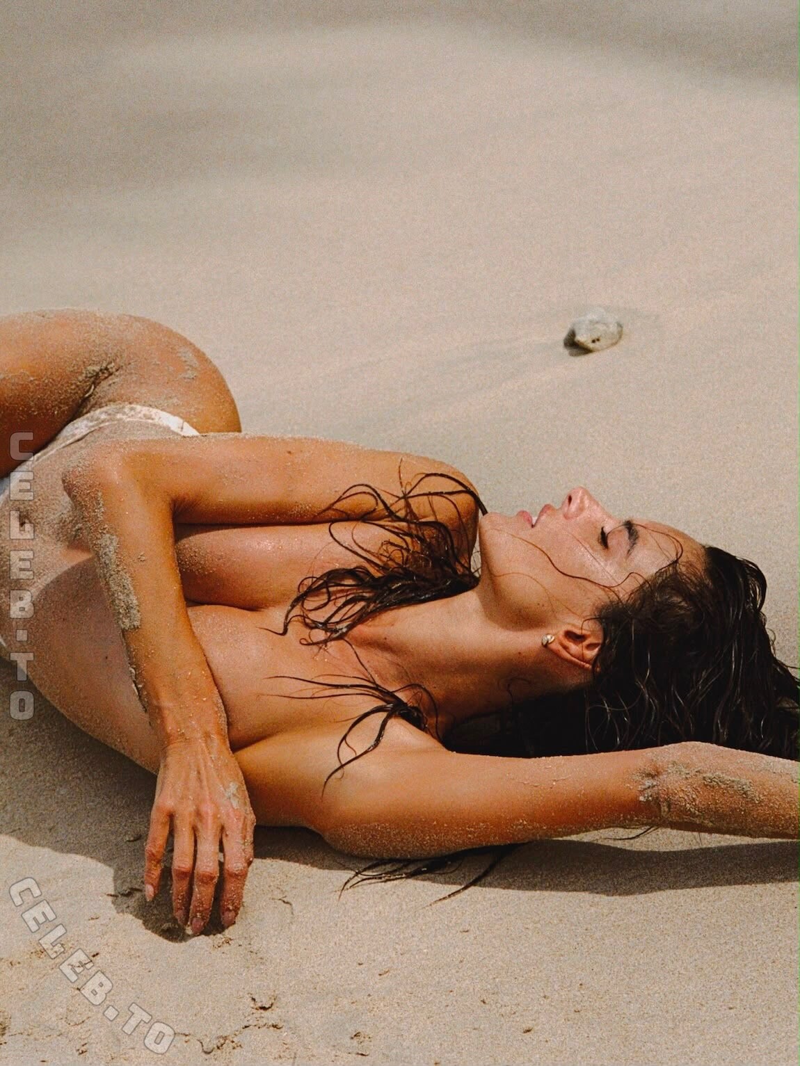 Alessandra Ambrosio nude photo 4