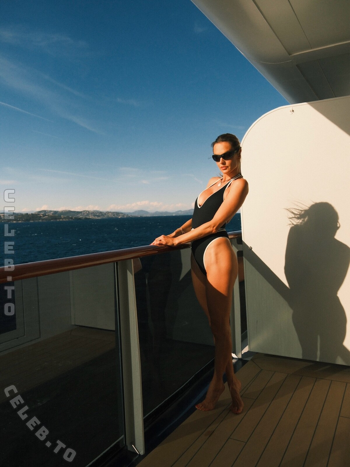 Alessandra Ambrosio nude photo 3
