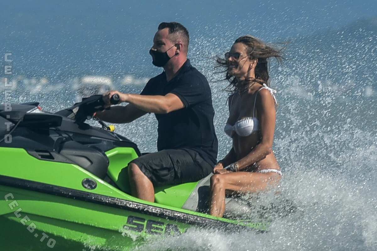 Alessandra Ambrosio nude photo 12