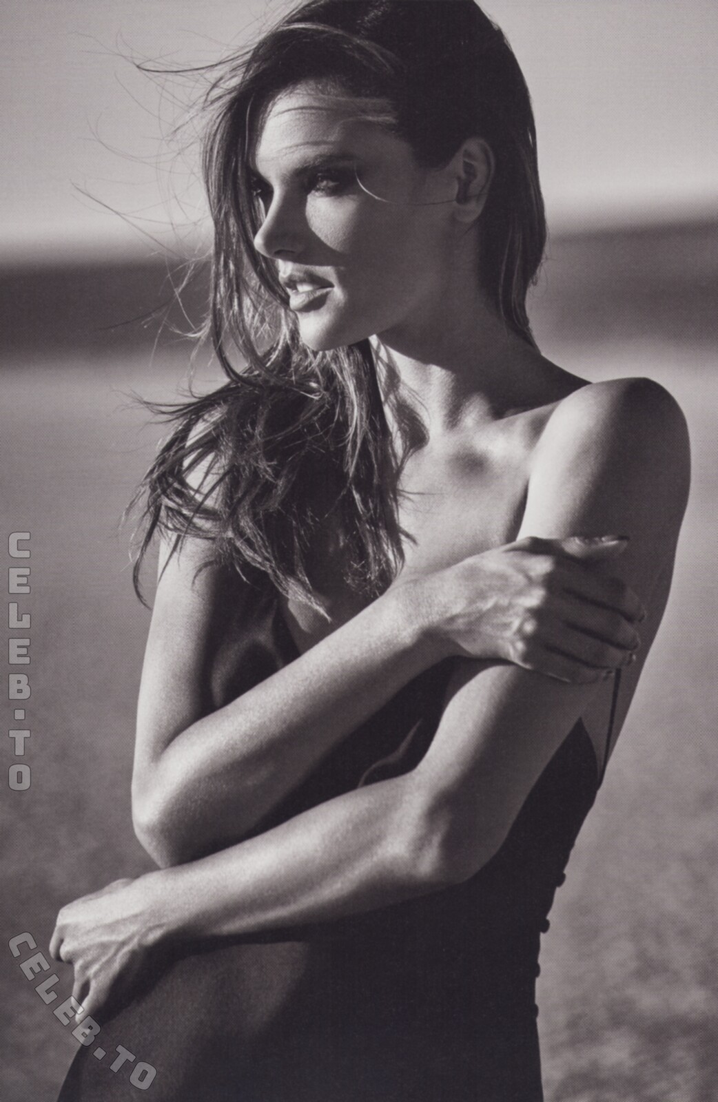 Alessandra Ambrosio nude photo 5