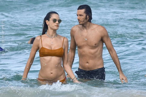 Alessandra Ambrosio photo 2