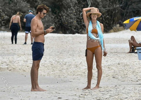 Alessandra Ambrosio photo 6