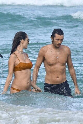 Alessandra Ambrosio nude photo 94
