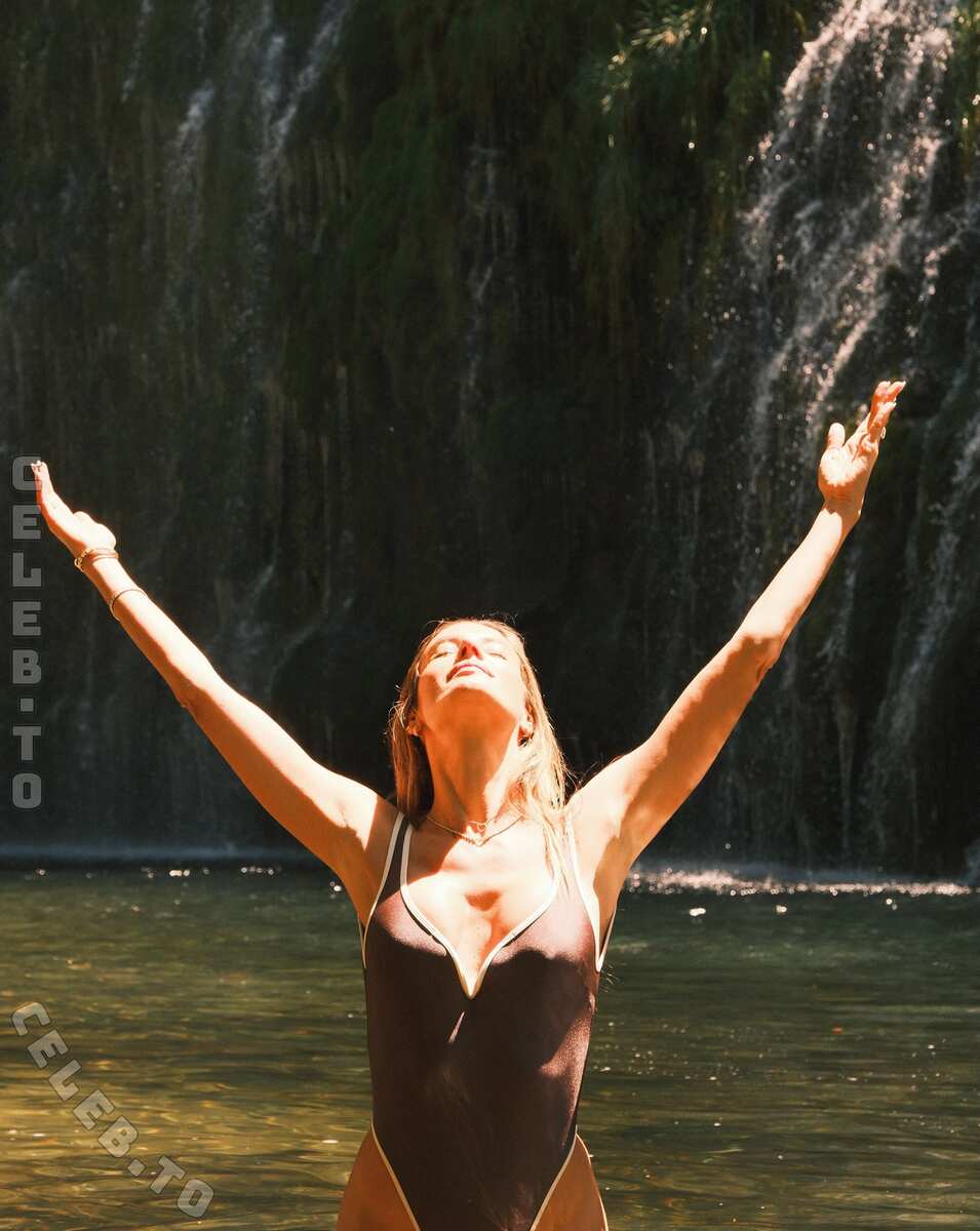 Alessandra Ambrosio nude photo 2