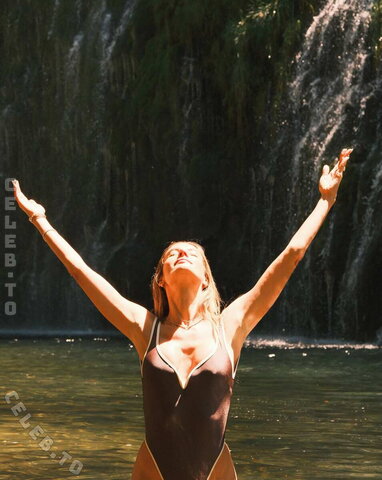 Alessandra Ambrosio photo 2