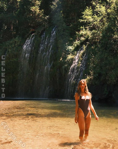 Alessandra Ambrosio photo 6