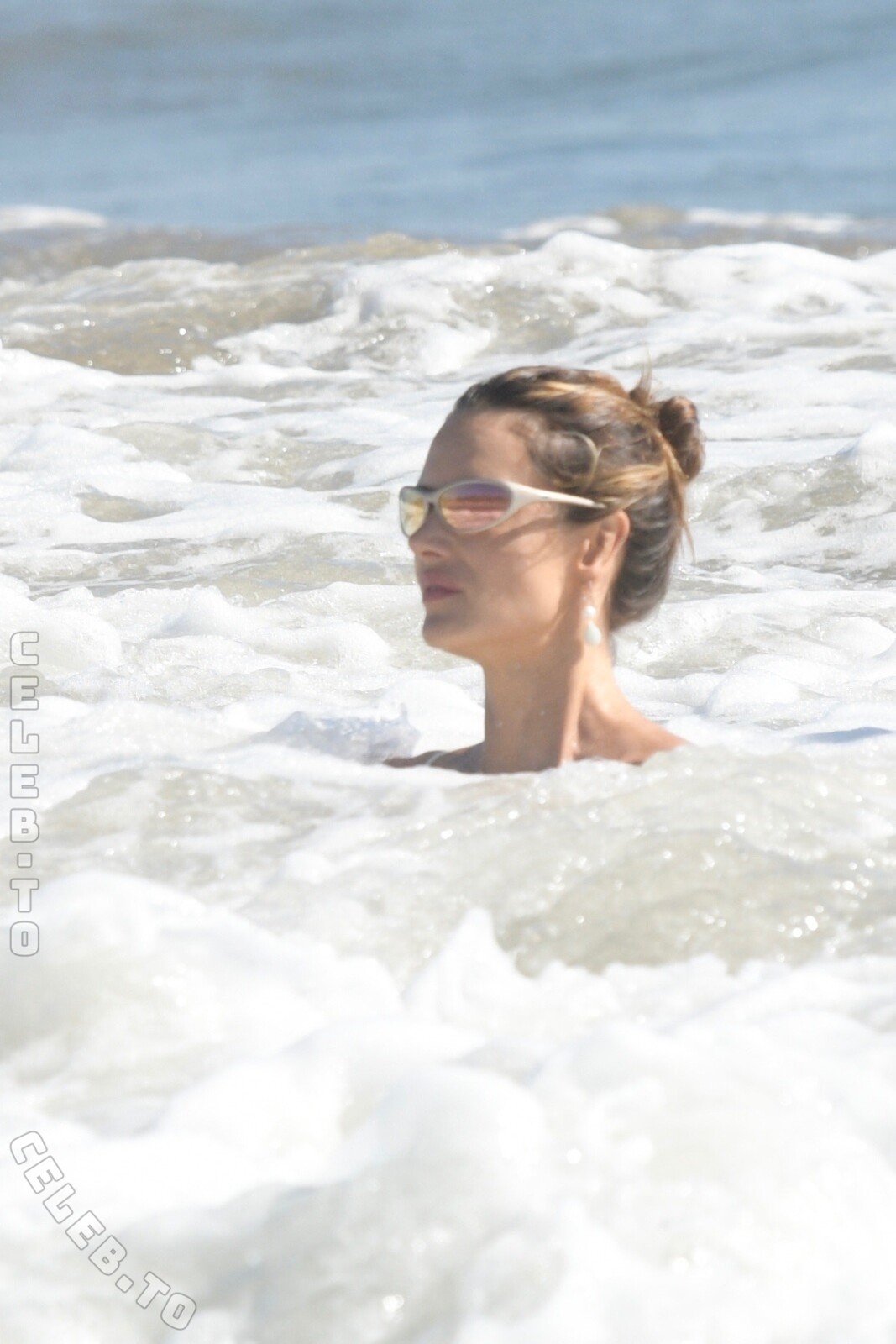 Alessandra Ambrosio nude photo 13