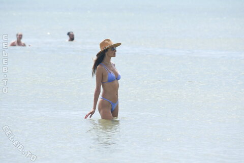 Alessandra Ambrosio nude photo 89