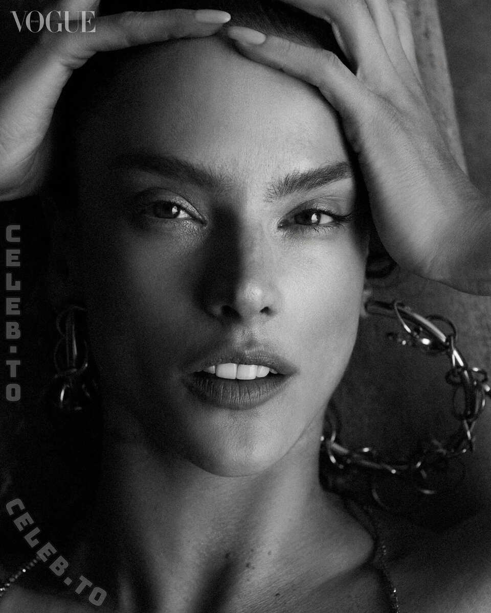 Alessandra Ambrosio nude photo 6