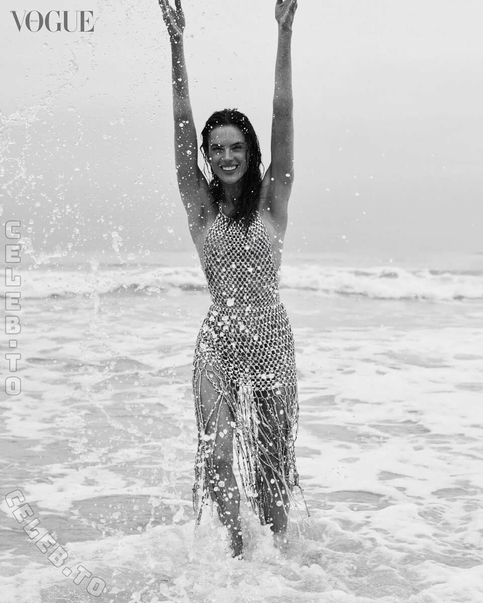 Alessandra Ambrosio nude photo 7