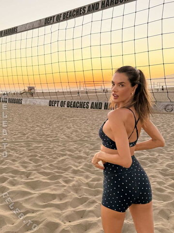 Alessandra Ambrosio photo 1