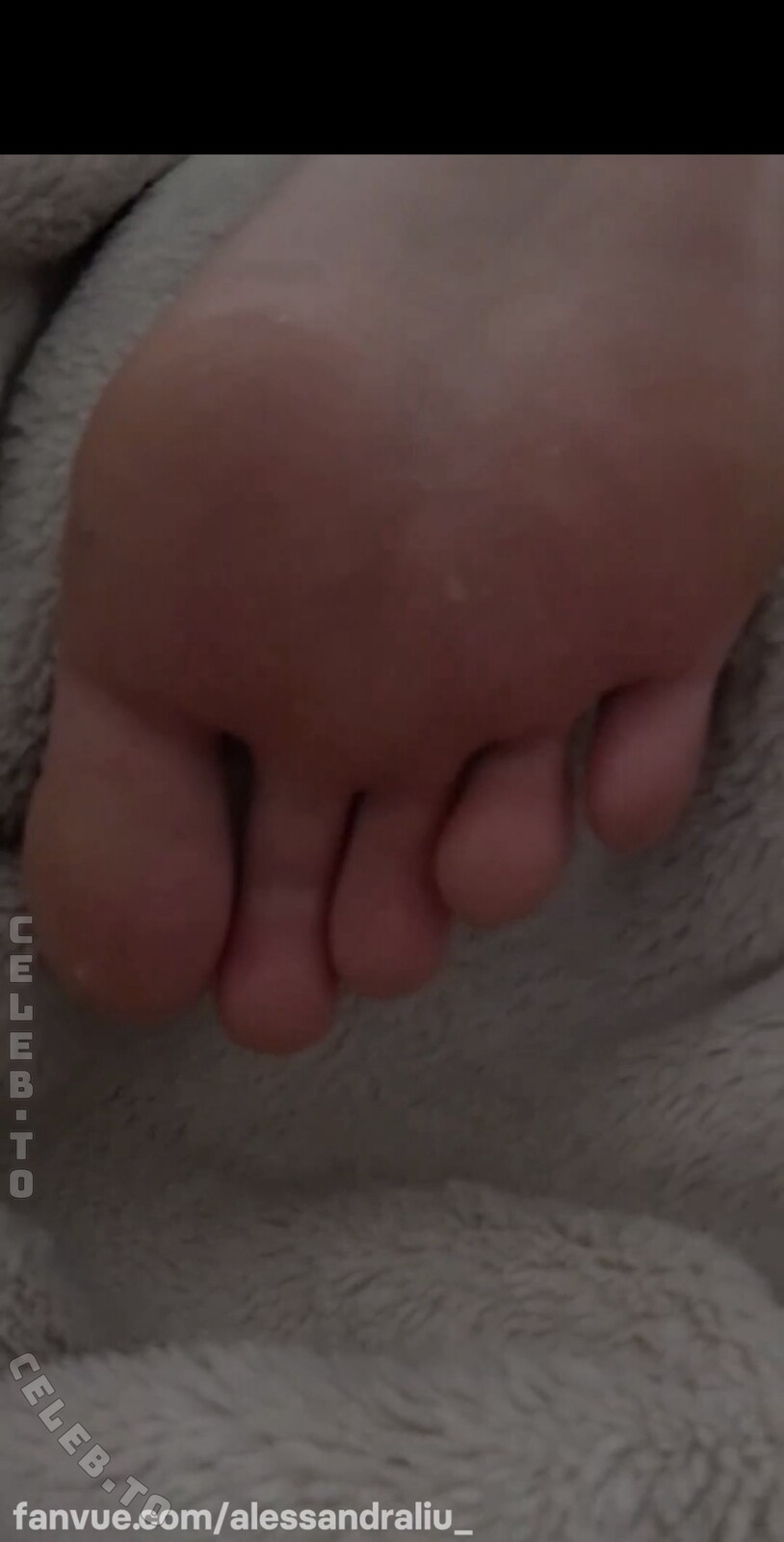 Alessandra Liu (18+) nude photo 2