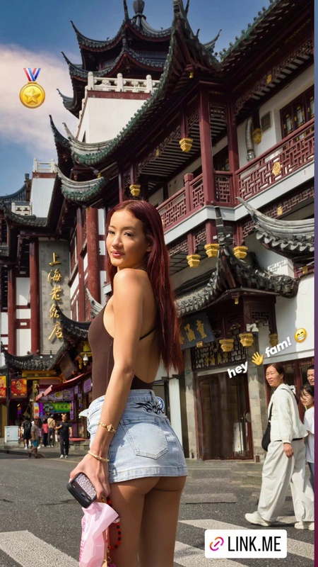 Alessandra Liu nude photo 1