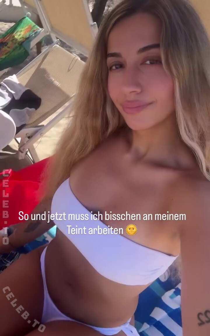Alessandra Riili nude photo 2