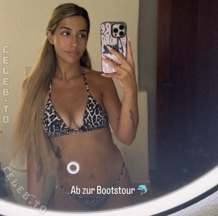Alessandra Riili nude photo 2