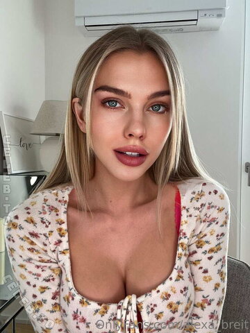 Alexa Breit nude photo 9