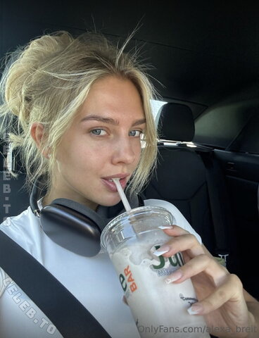 Alexa Breit – I am almost home and totally in the mood to play🤭 do you have time? 🫦🙈 & pn