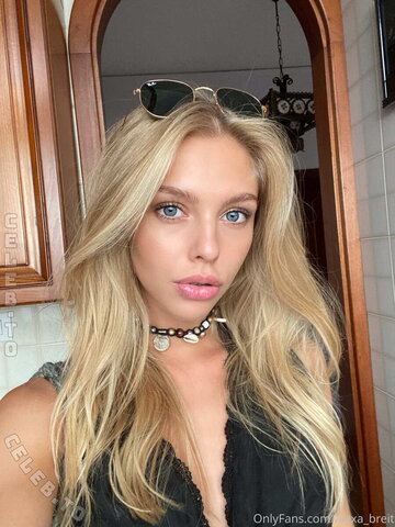Alexa Breit nude photo 15