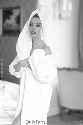 Alexa Breit nude photo 8
