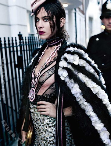 Alexa Chung nude photo 2