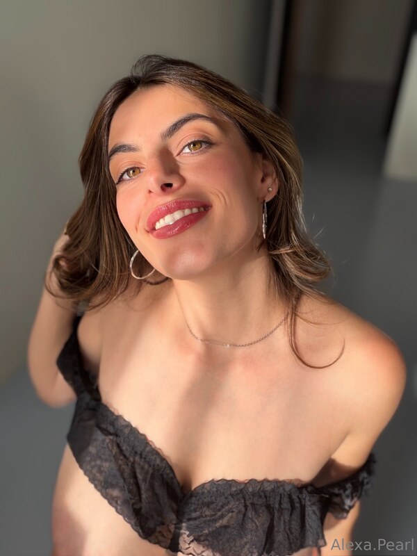 Alexa Pearl nude photo 2