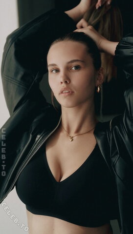 Alexa Wendel nude photo 8