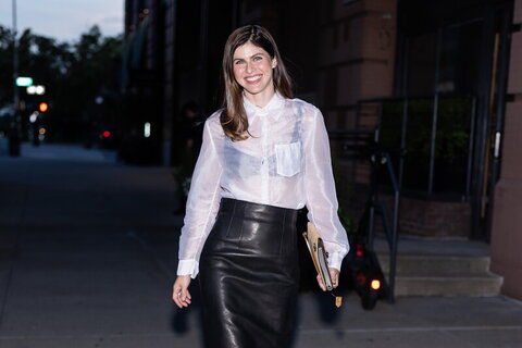 Alexandra Daddario nude photo 19