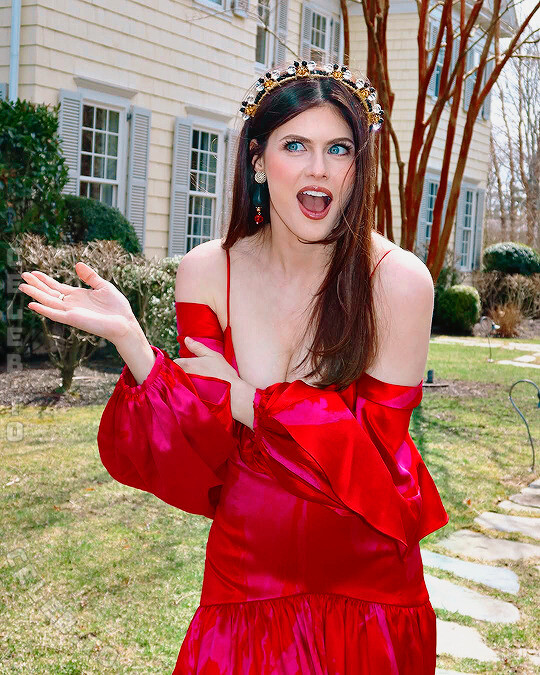 Alexandra Daddario nude photo 5