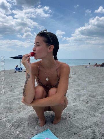 Alexis Bitty nude photo 17