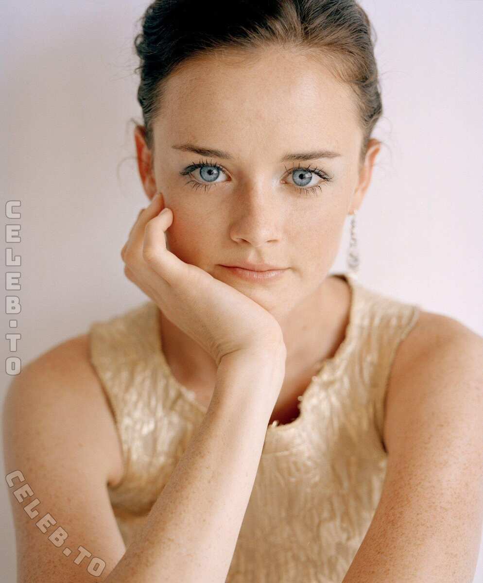 Alexis Bledel nude photo 2