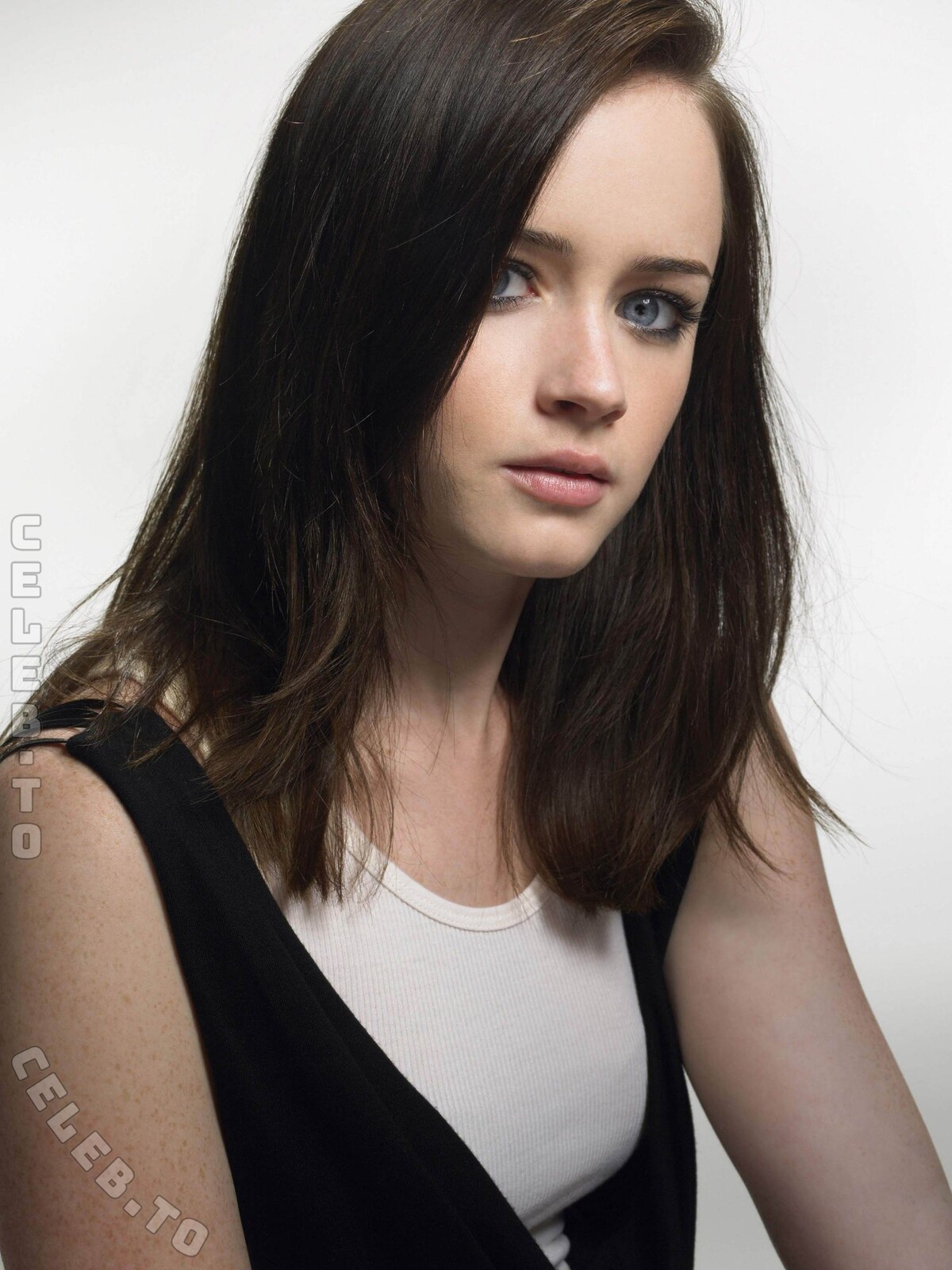Alexis Bledel nude photo 6