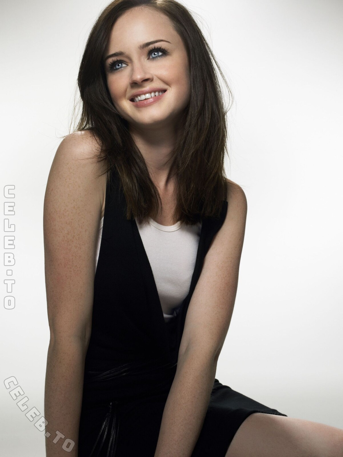 Alexis Bledel nude photo 9