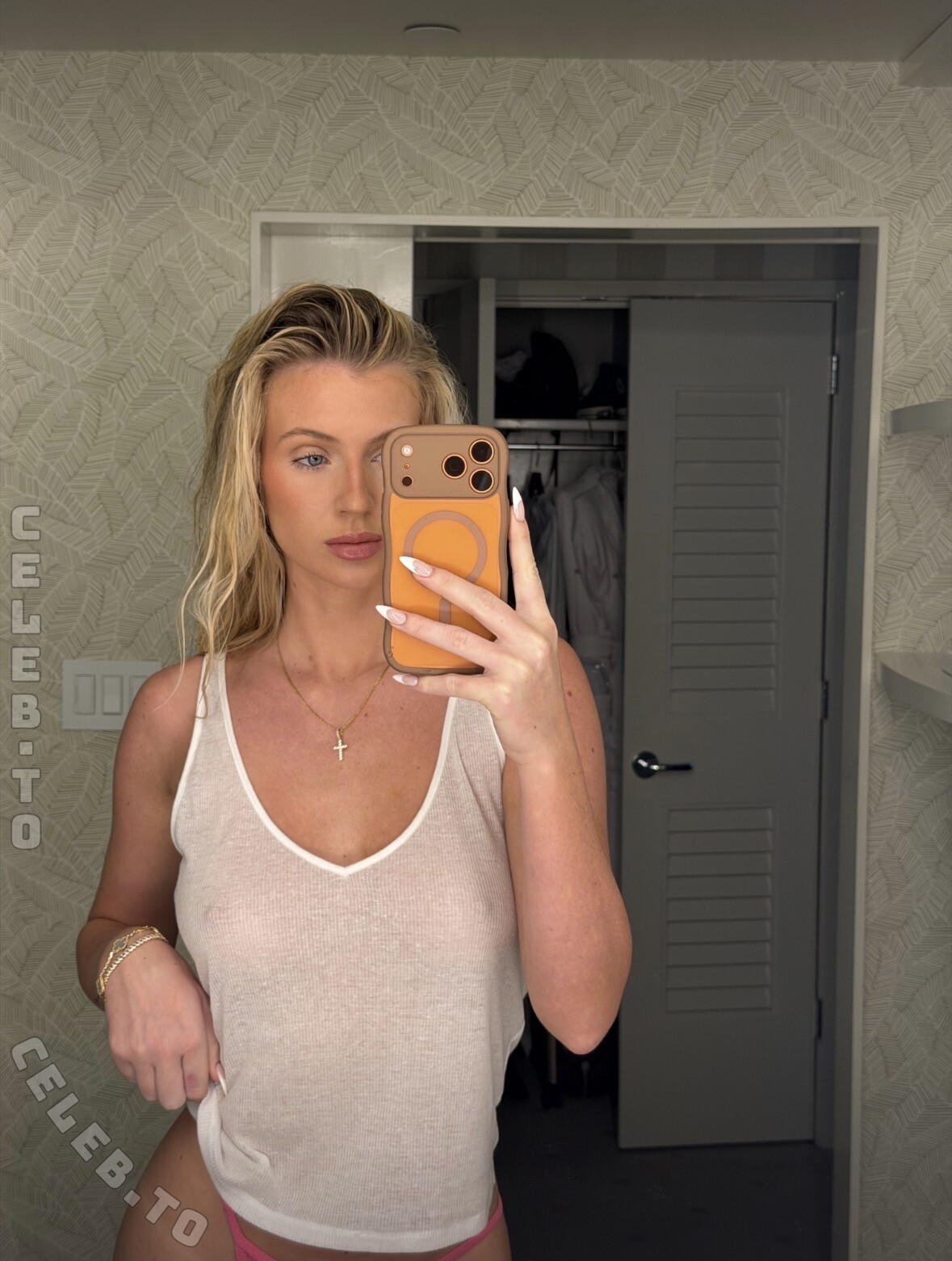 Alexis Clark nude photo 1