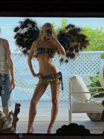 Alexis Ren nude photo 33