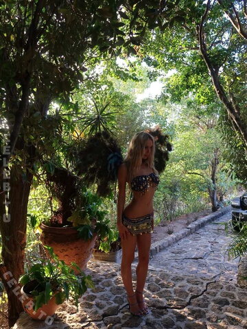 Alexis Ren nude photo 29