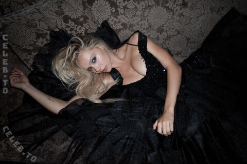 Alexis Ren nude photo 2