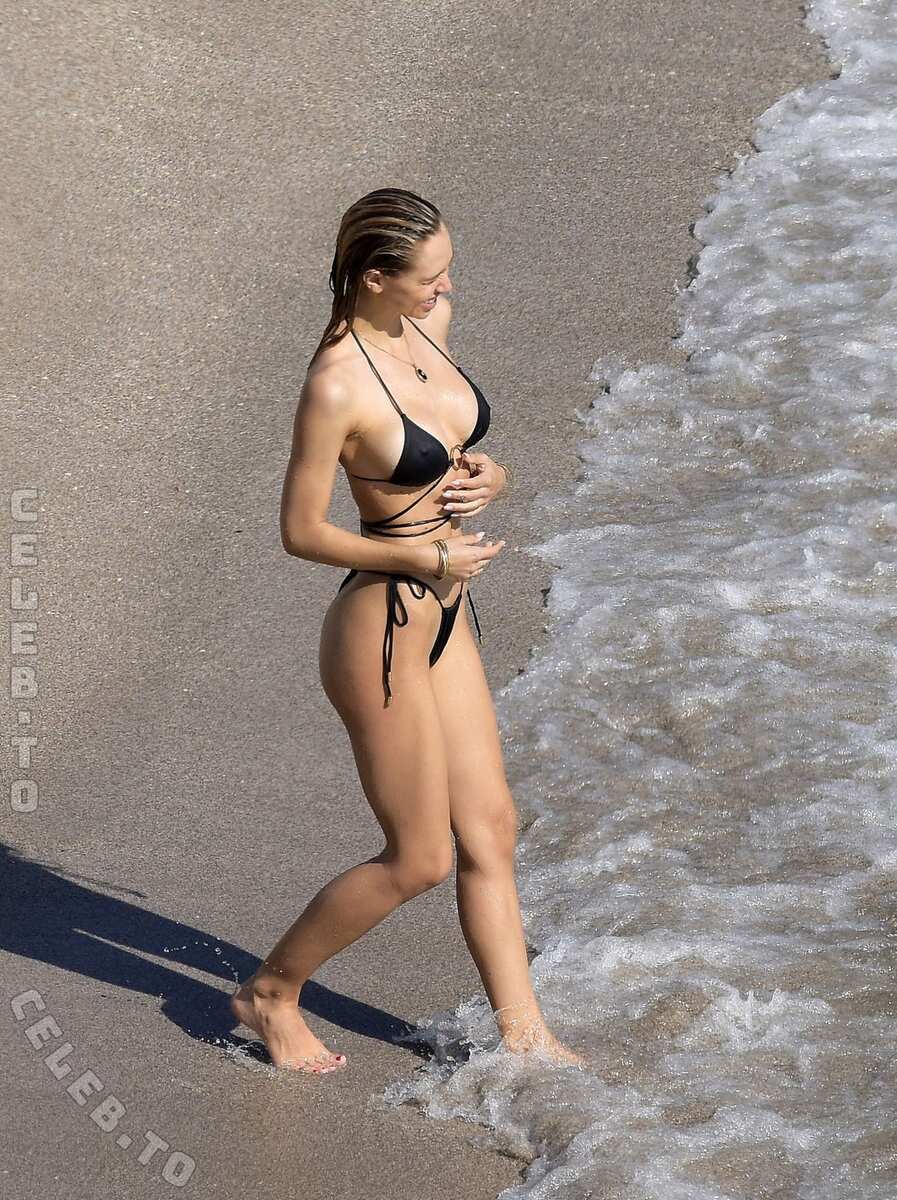 Alexis Ren nude photo 2