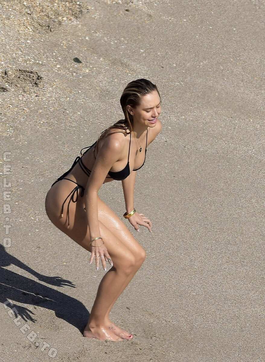 Alexis Ren nude photo 4