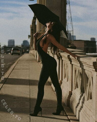 Alexis Ren – Photoshoot January 2020 #sideboob