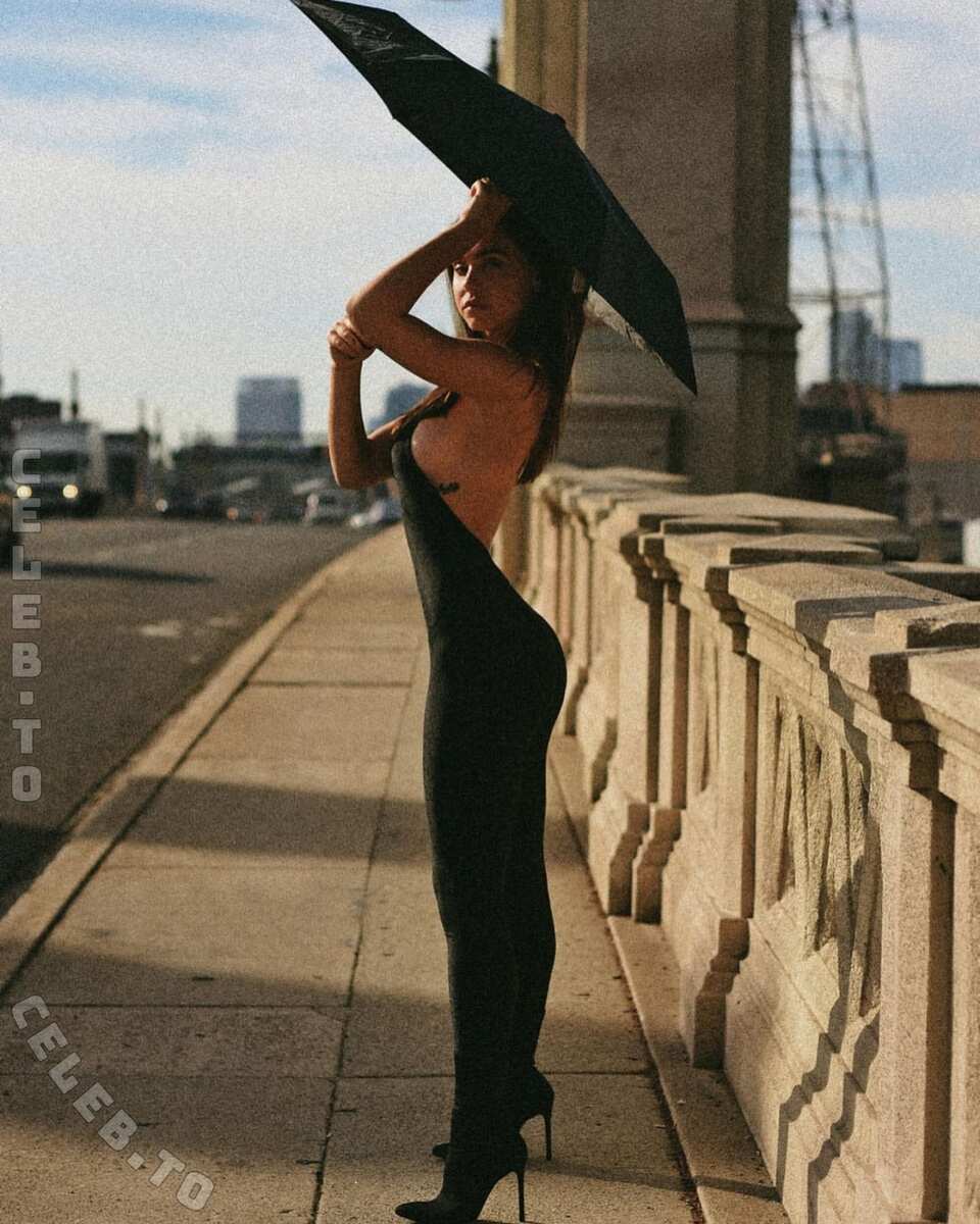Alexis Ren nude photo 4