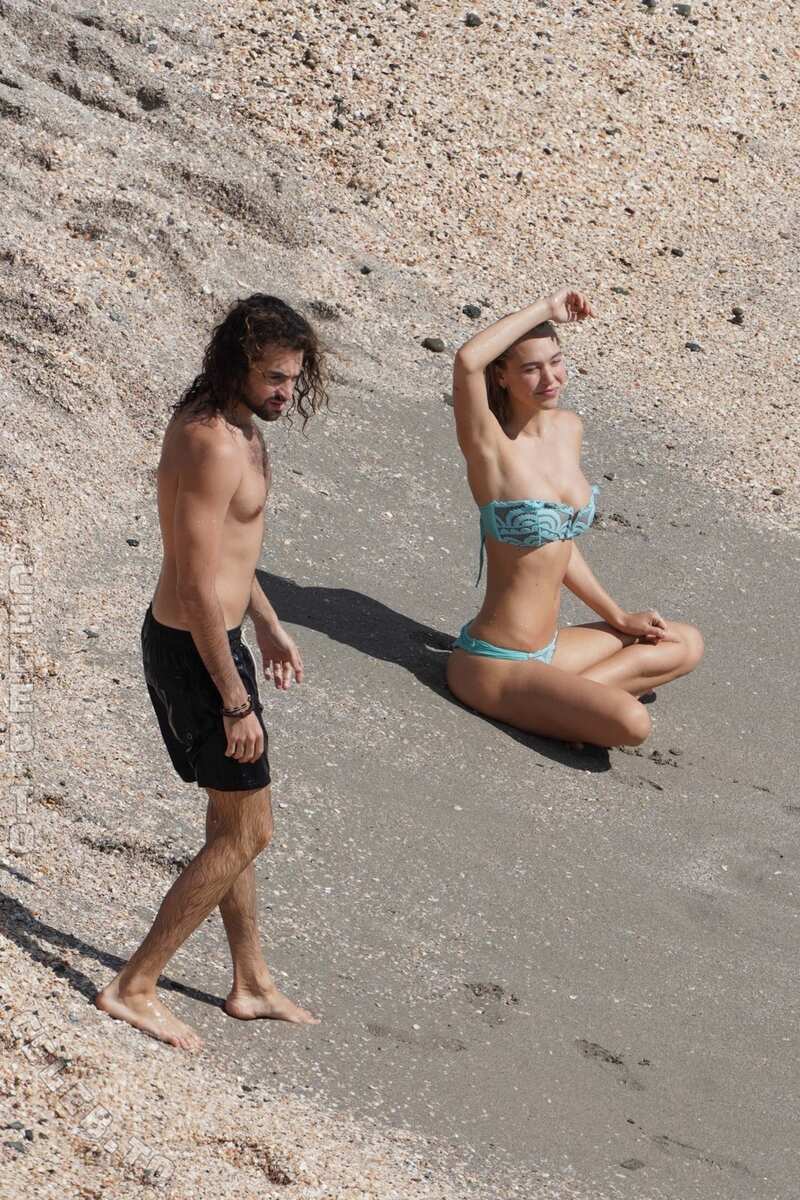 Alexis Ren nude photo 3
