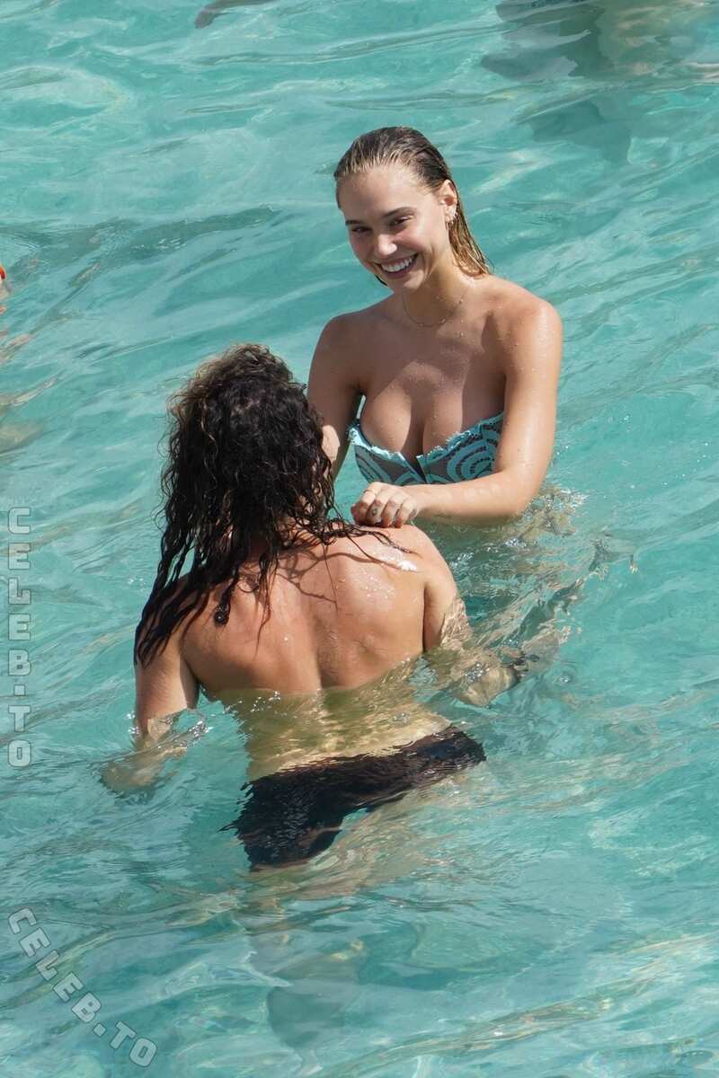 Alexis Ren nude photo 6