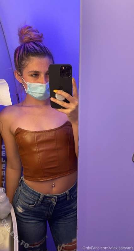 Alexisaevans nude photo 12