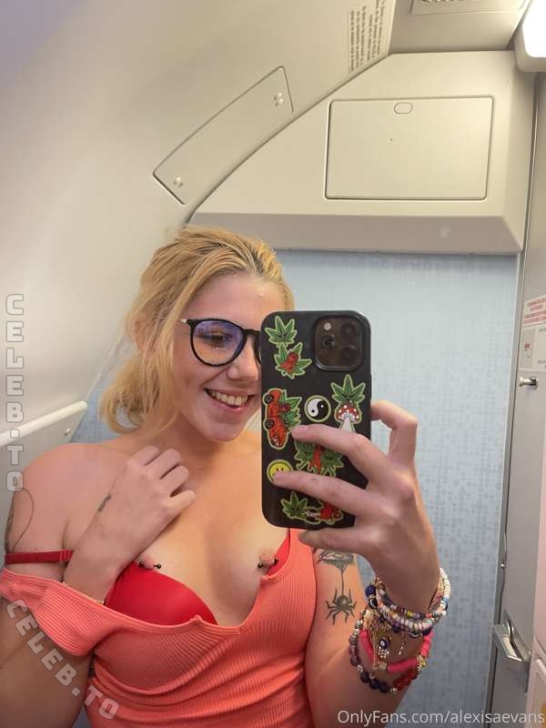 Alexisaevans nude photo 13