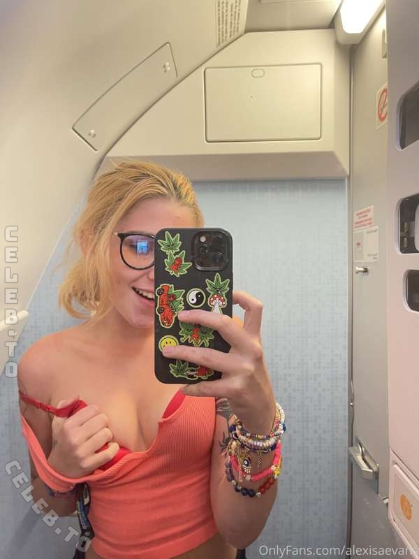 Alexisaevans nude photo 14