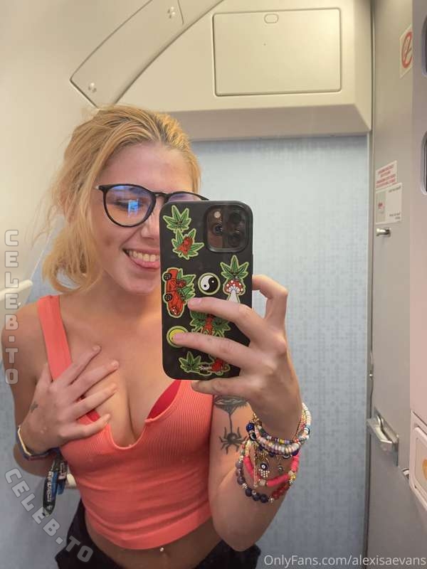 Alexisaevans nude photo 17